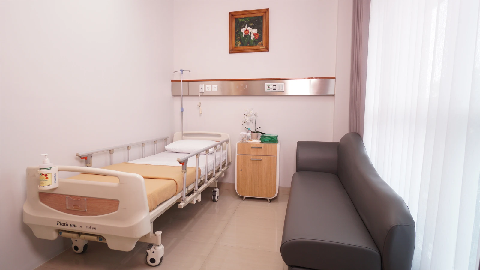 kamar rawat inap mewah Ruang Lotus di rumah sakit Persada Hospital Malang