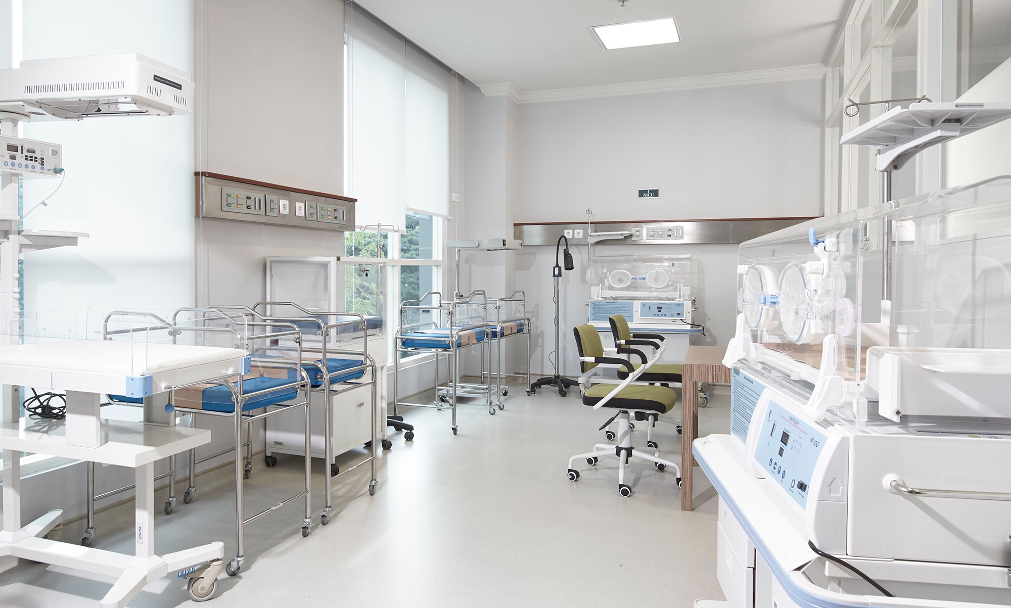 kamar rawat inap mewah Kamar Bayi di rumah sakit Persada Hospital Malang