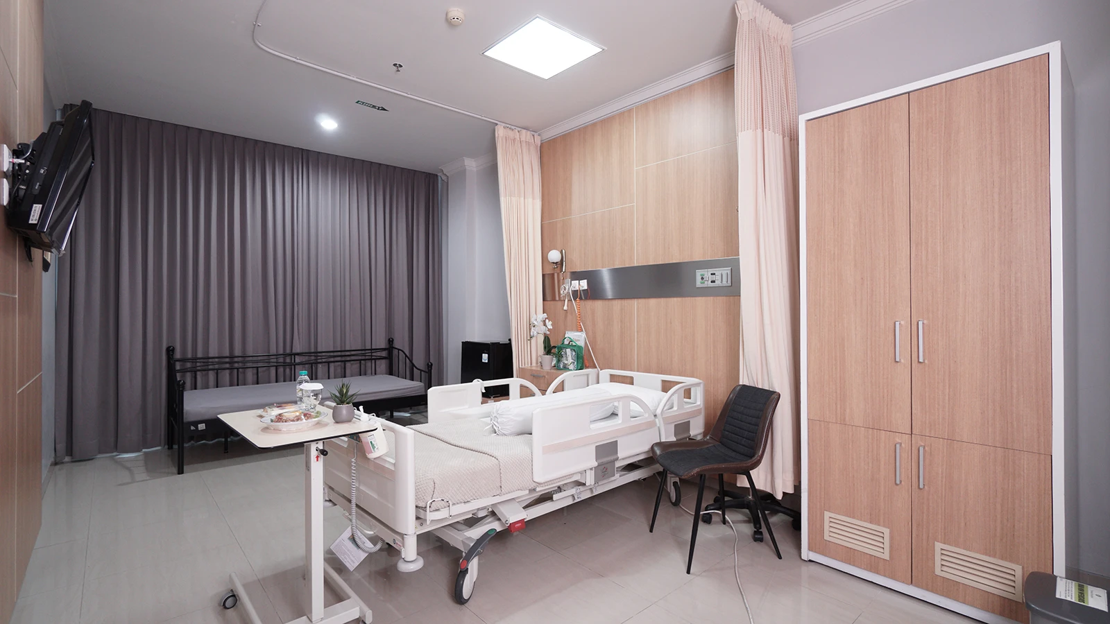kamar rawat inap mewah Ruang Jasmine A di rumah sakit Persada Hospital Malang
