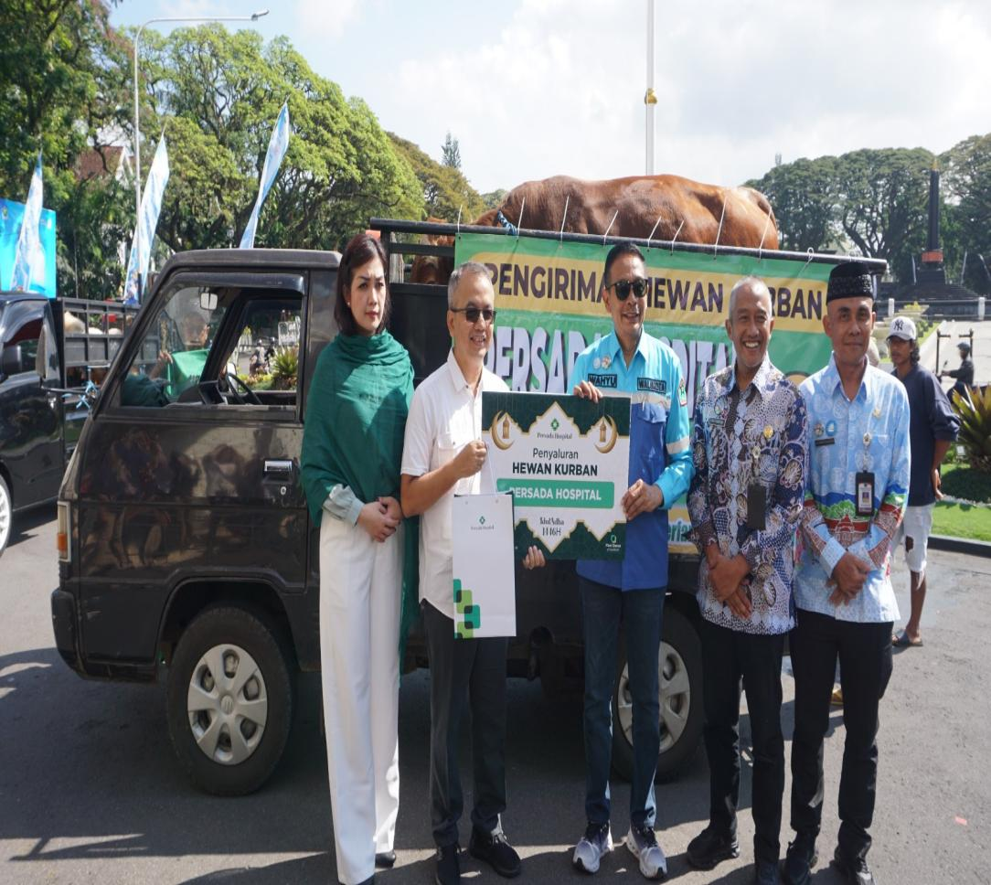 Penyerahan Qurban Pada Walikota